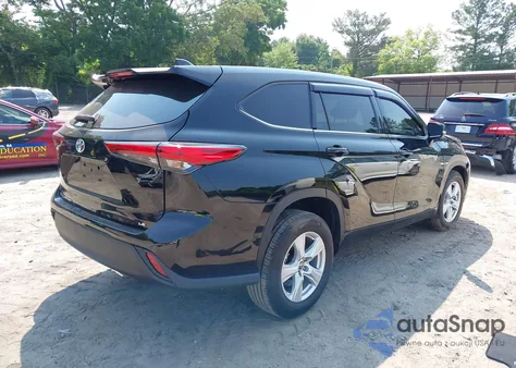 2022 Toyota Highlander Le z USA, uszkodzony, nr VIN 5TDZZRAH8NS556485